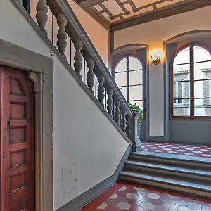 https://lovely-flat-in-the-historical-palazzo-gherardi.it-tuscanyhotel.com